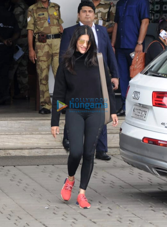 shruti haasan snapped with boyfriend michael corsale 5