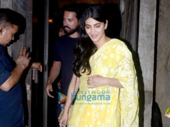 Shruti Haasan snapped with her boyfriend post dinner