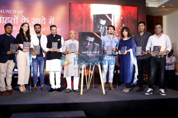 Sonu Nigam launches Basant Chaudhary’s book ‘Chaahaton Ke Saaye Mein’