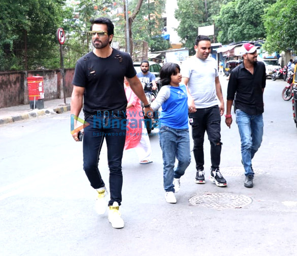 sonu sood snapped with his son in juhu 1