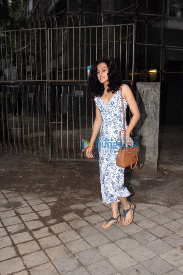 taapsee pannu and sara ali khan snapped at a spa in bandra 3