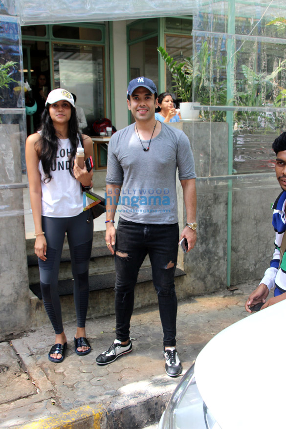 tusshar kapoor snapped at kitchen garden 005 3
