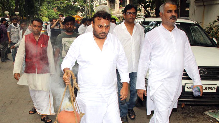 UNCUT: Funeral Ceremony of Director Anil Sharma’s Mother UNCUT: Funeral Ceremony of Director Anil Sharma’s Mother