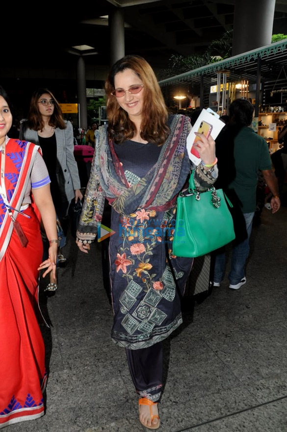 urvashi rautela and sania mirza snapped at the airport 6