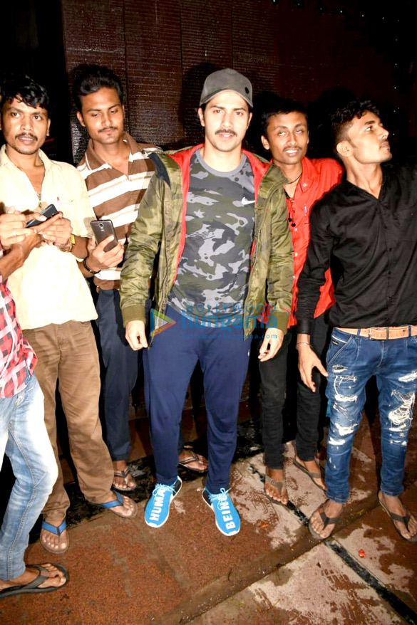varun dhawan snapped outside the gym in juhu 4