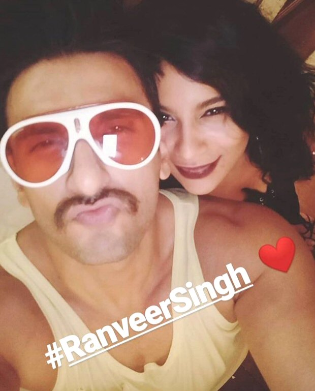 WATCH: Ranveer Singh dancing on 'Chamma Chamma' and 'Laila O Laila' will definitely make you groove WATCH: Ranveer Singh dancing on 'Chamma Chamma' and 'Laila O Laila' will definitely make you groove