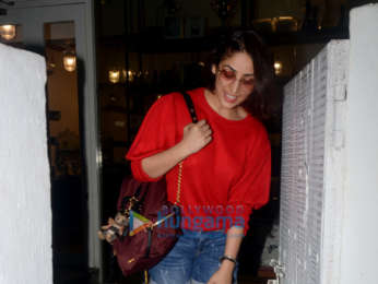 Yami Gautam snapped outside BBlunt salon in Khar