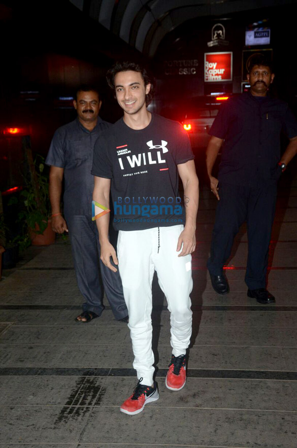 aayush sharma and warina hussain spotted at the gym in bandra 6