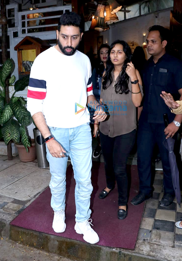 abhishek bachchan spotted at fable restaurant in juhu 4
