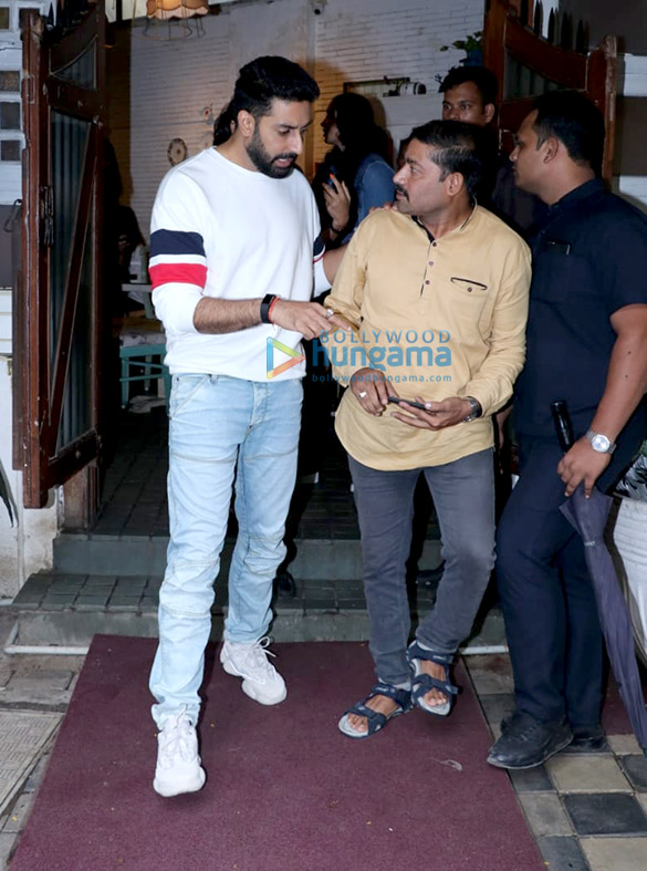 abhishek bachchan spotted at fable restaurant in juhu 5