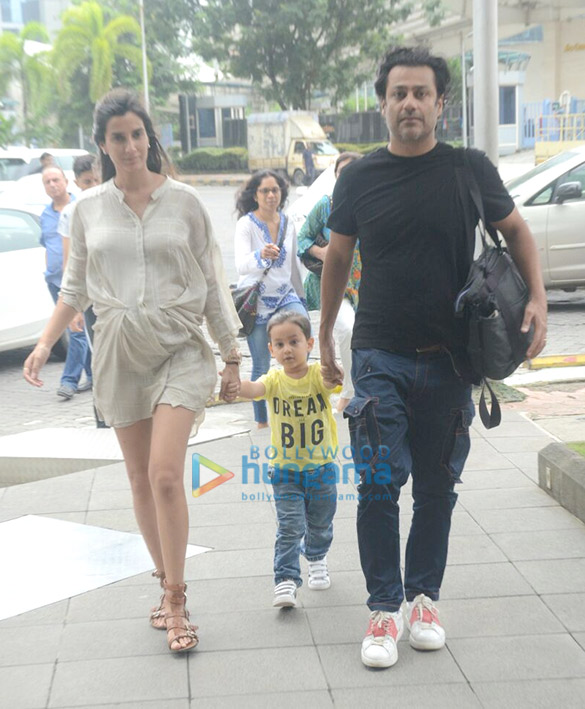 abhishek kapoor snapped with wife and daughter at bkc 1