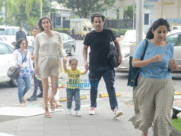 abhishek kapoor snapped with wife and daughter at bkc 2