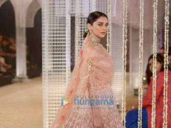 Aditi Rao Hydari walks the ramp for Tarun Tahiliani at India Couture Week 2018