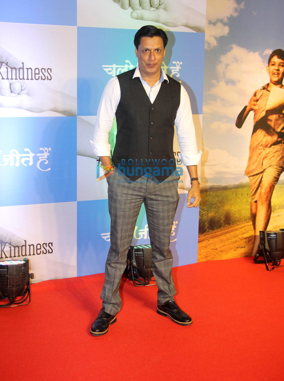 akshay kumar kangana ranaut sachin tendulkar and others grace the premiere of chalo jeete hain 20