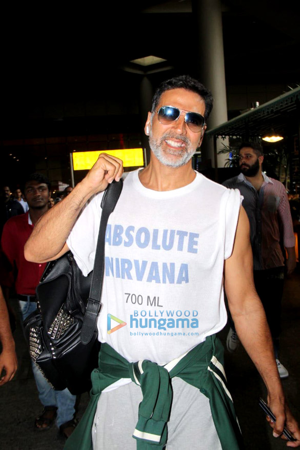 Akshay Kumar, Neha Dhupia and others snapped at the airport Akshay Kumar, Neha Dhupia and others snapped at the airport