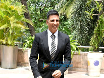 Akshay Kumar and Mouni Roy snapped promoting Gold