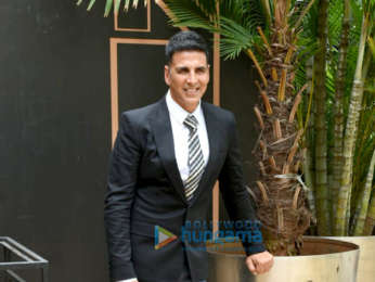 Akshay Kumar and Mouni Roy snapped promoting Gold