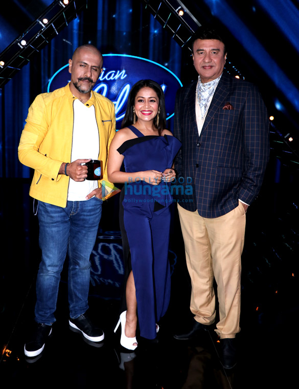anu malik vishal dadlani and neha kakkar snapped along with the contestants on the sets of indian idol 5
