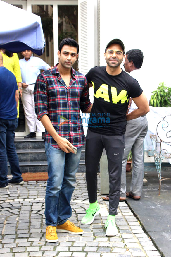 aparshakti khurrana and anirudh tanwar spotted at taj mahal tea house 2