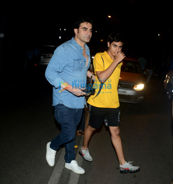 arbaaz khan snapped with his son and amrita arora at pali cafe 5