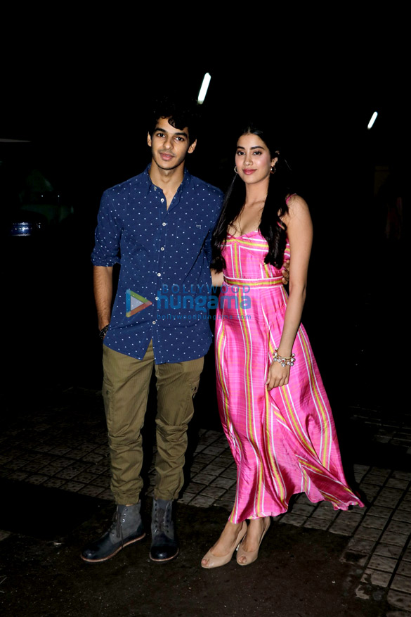 celebs grace the special screening of dhadak 2