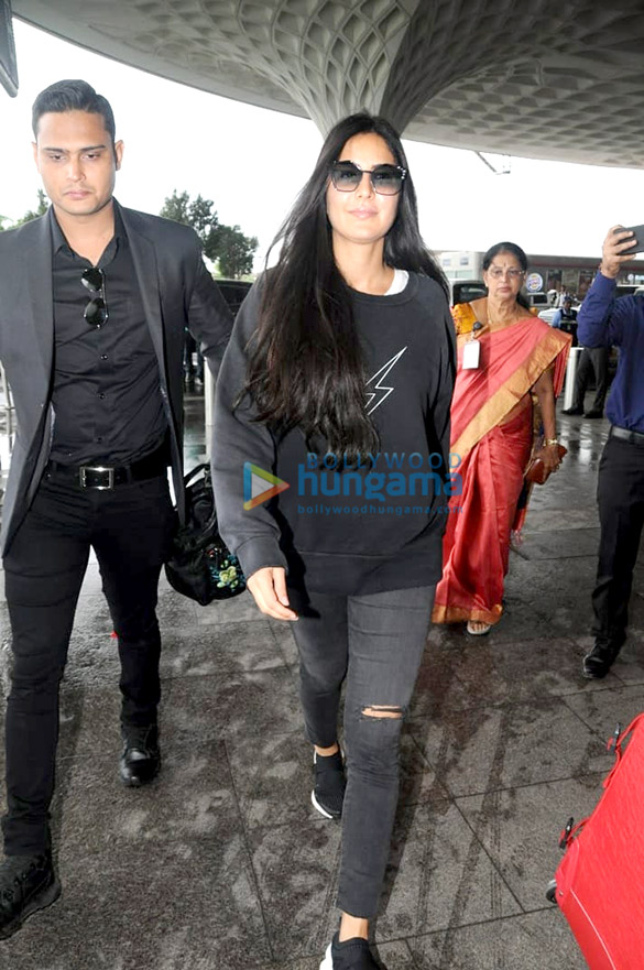 deepika padukone katrina kaif and arjun kapoor snapped at the airport 2