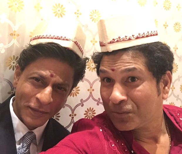 EPIC! Master Blaster Sachin Tendulkar and Badshah Shah Rukh Khan click the selfie of the century