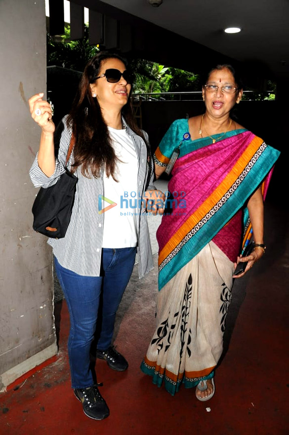 ileana dcruz and ameesha patel snapped at the airport 5