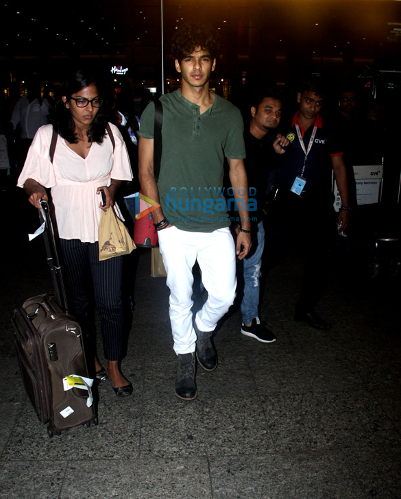 Ishaan Khatter, Janhvi Kapoor, Karisma Kapoor and others snapped at the airport Ishaan Khatter, Janhvi Kapoor, Karisma Kapoor and others snapped at the airport