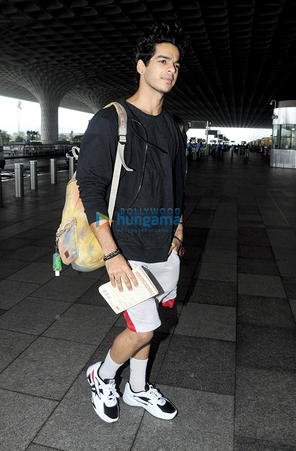 ishaan khatter and janhvi kapoor snapped at the airport 5