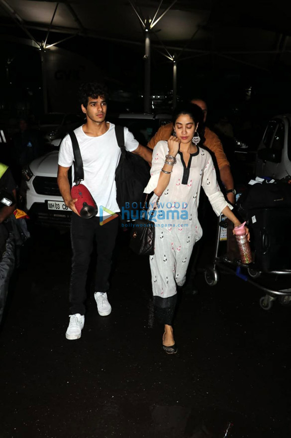janhvi kapoor and ishaan khatter snapped at the airport 2