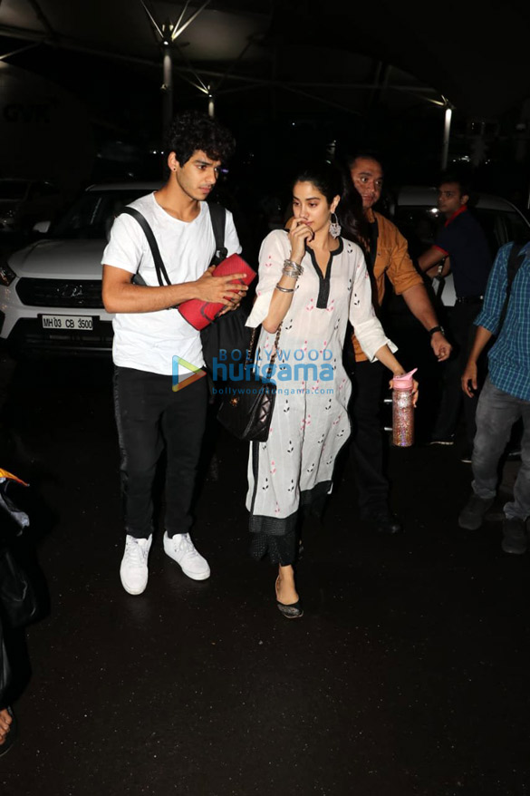 janhvi kapoor and ishaan khatter snapped at the airport 3