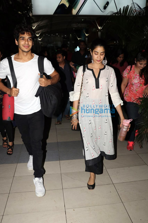 janhvi kapoor and ishaan khatter snapped at the airport 5