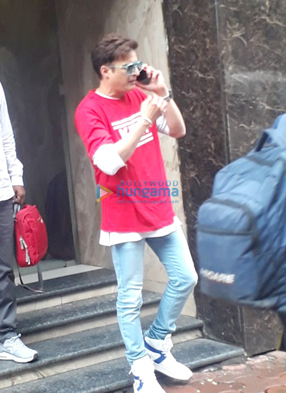 Jimmy Sheirgill and Mahi Gill snapped at 98.3 FM Radio Mirchi office in Lower Parel Jimmy Sheirgill and Mahi Gill snapped at 98.3 FM Radio Mirchi office in Lower Parel