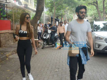 Kartik Aaryan spotted with girlfriend Dimple Sharma at Bandra