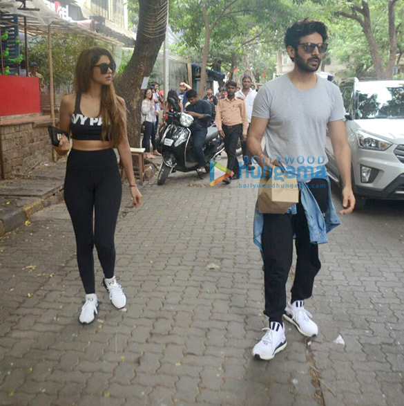 kartik aaryan spotted with girlfriend dimple sharma at bandra 3