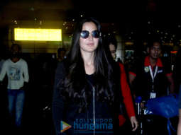 Katrina Kaif, Arjun Kapoor and others snapped at the airport last night
