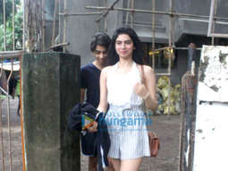 Khushi Kapoor and Farah Khan snapped at Kromakay salon in Juhu Khushi Kapoor and Farah Khan snapped at Kromakay salon in Juhu
