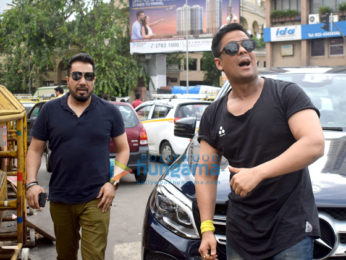 Mika Singh and Ranjha Vikram Singh snapped at Siddhivinayak temple