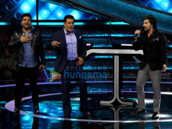 Salman Khan, Guru Randhawa and Himesh Reshammiya snapped on the sets of Dus Ka Dum