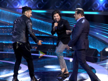 Salman Khan, Guru Randhawa and Himesh Reshammiya snapped on the sets of Dus Ka Dum