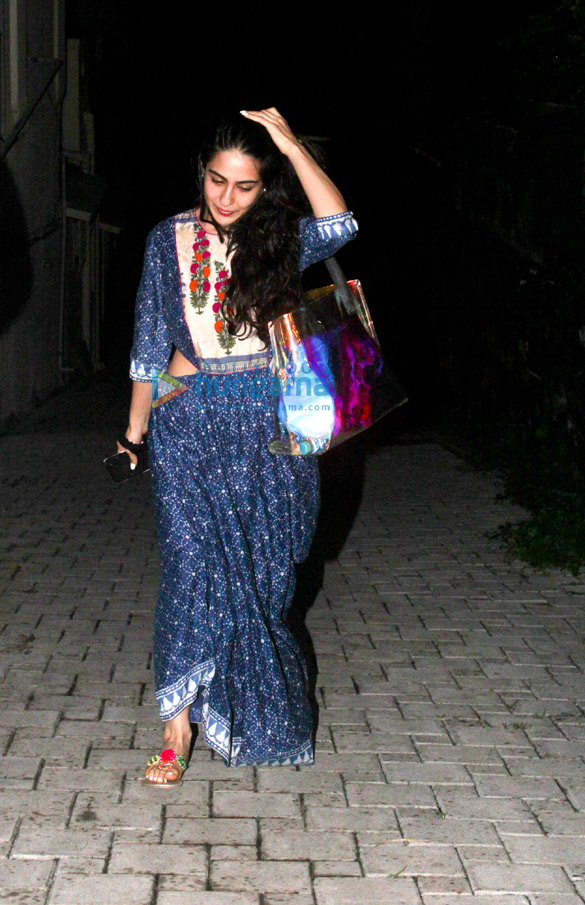 sara ali khan snapped after yoga class in bandra 3 2