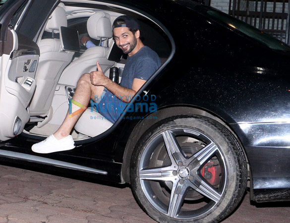 shahid kapoor and mira rajput snapped in andheri 6