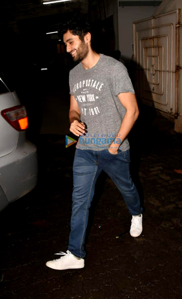 shahid kapoor and utkarsh sharma snapped in juhu 5 2