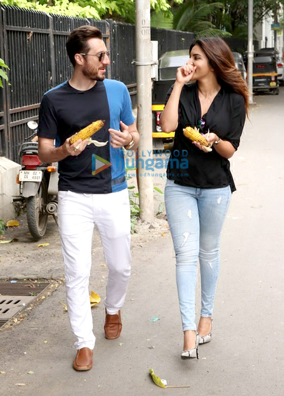shama sikander snapped with her boyfriend in lokhandwala 5