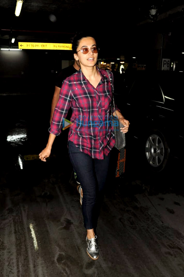 shruti haasan anil kapoor and others snapped at the airport 005 1