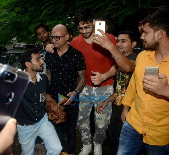 sidharth malhotra snapped at hakims aalim at khar 2