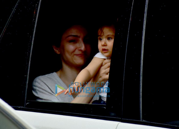 soha ali khan snapped with daughter inaaya naumi kemmu in bandra 6