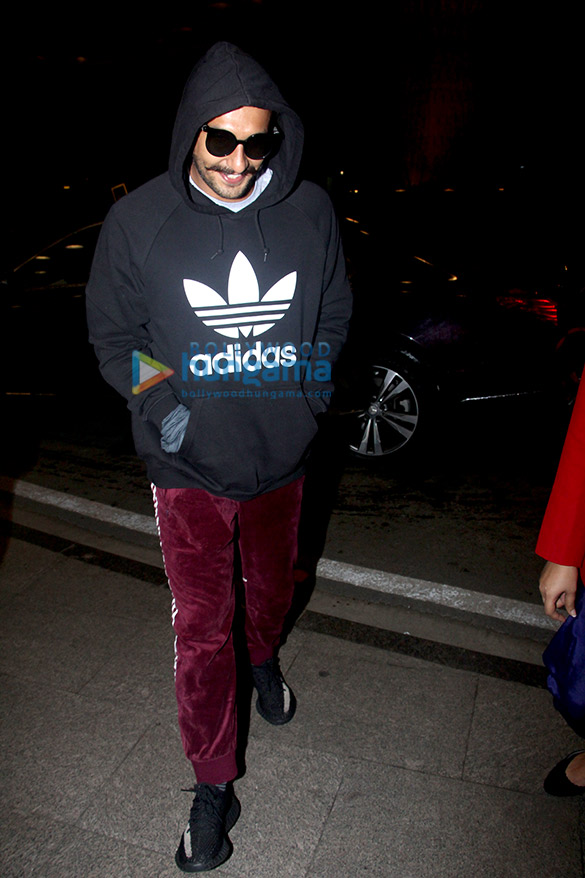 sonam kapoor ahuja tiger shroff and others snapped at the airport last night3 2