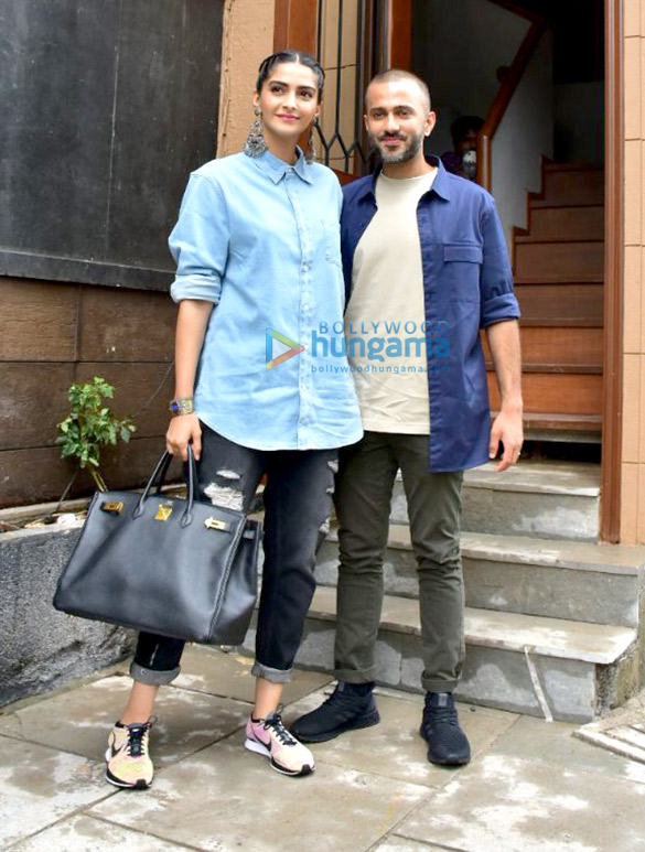 Sonam Kapoor Ahuja and Anand Ahuja snapped at their new store in Bandra Sonam Kapoor Ahuja and Anand Ahuja snapped at their new store in Bandra